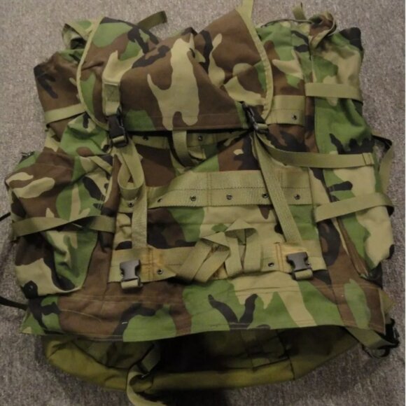 1986 FRENCH TACTICAL BDU WOODLAND RUCKSACK BAG w/SLEEPING SECTION RC 1618